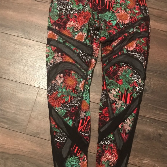 Lululemon Wunder Under Hi-Kise Mesh 12 - Picture 3 of 7